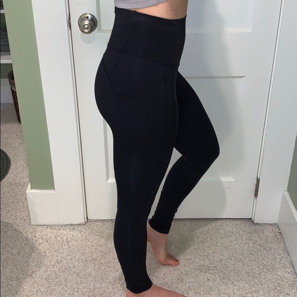 Black Lululemon Leggings (4)